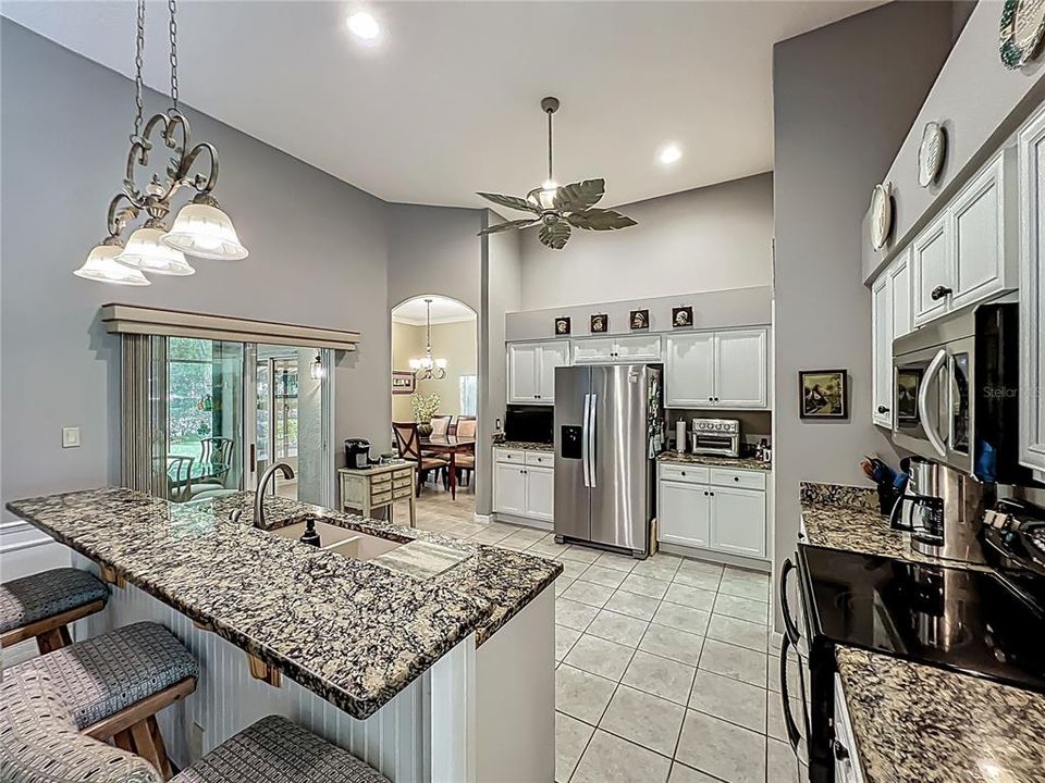 Active With Contract: $299,900 (2 beds, 2 baths, 2071 Square Feet)