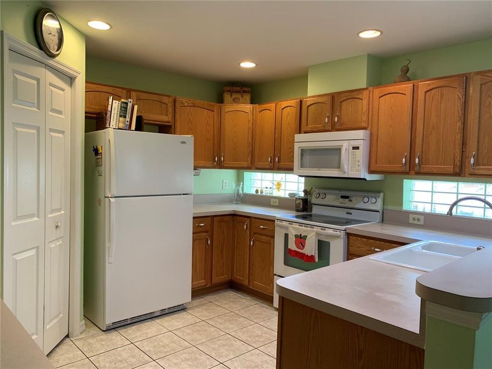 For Sale: $241,300 (2 beds, 2 baths, 1624 Square Feet)