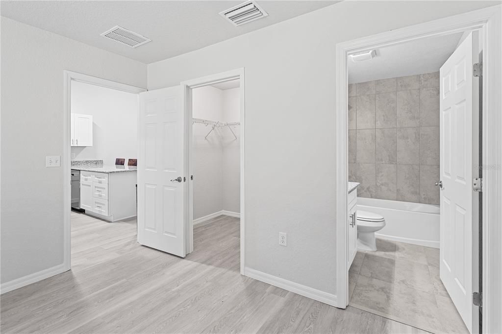 На продажу: $199,900 (2 спален, 2 ванн, 925 Квадратных фут)