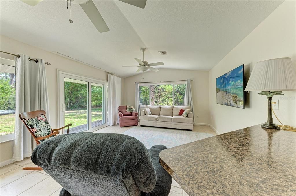For Sale: $268,000 (3 beds, 2 baths, 1362 Square Feet)