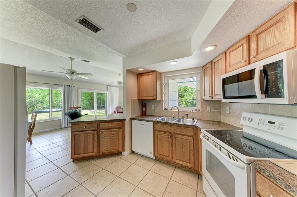 For Sale: $268,000 (3 beds, 2 baths, 1362 Square Feet)