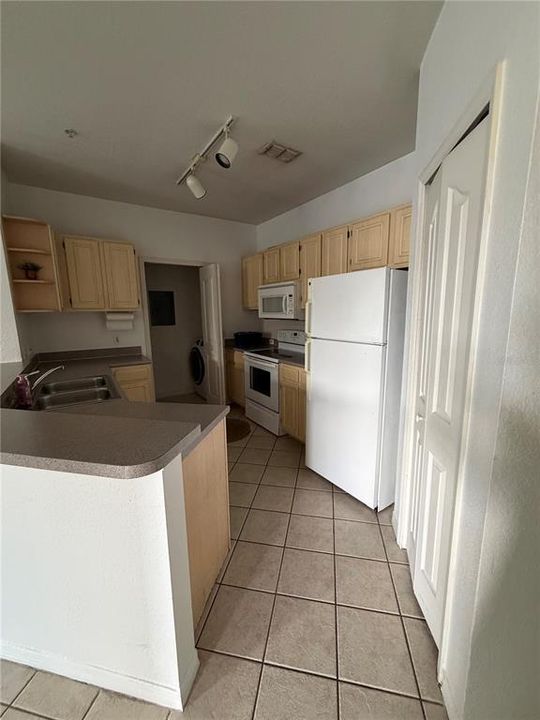 В аренду: $1,700 (2 спален, 2 ванн, 1064 Квадратных фут)