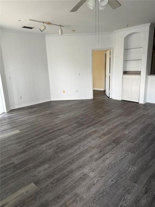 В аренду: $1,700 (2 спален, 2 ванн, 1064 Квадратных фут)