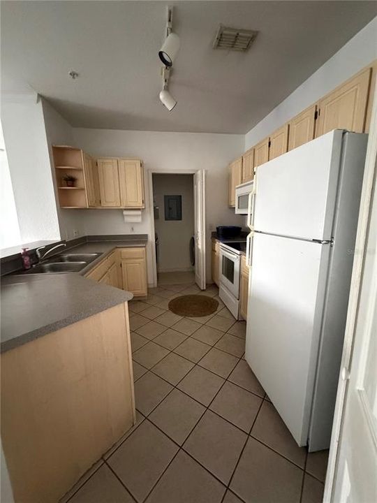 В аренду: $1,700 (2 спален, 2 ванн, 1064 Квадратных фут)