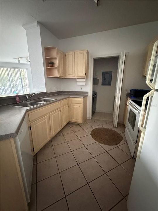 В аренду: $1,700 (2 спален, 2 ванн, 1064 Квадратных фут)