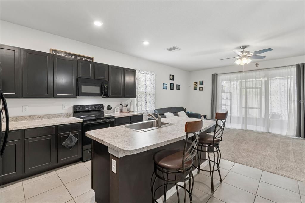 Active With Contract: $274,900 (3 beds, 2 baths, 1785 Square Feet)