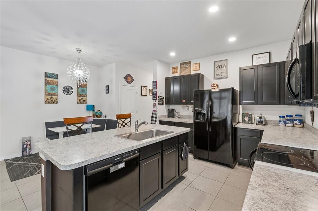 Active With Contract: $274,900 (3 beds, 2 baths, 1785 Square Feet)
