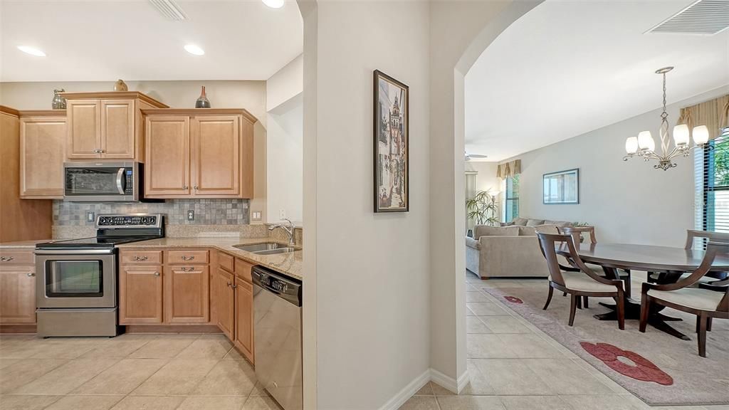 Activo con contrato: $369,900 (2 camas, 2 baños, 1600 Pies cuadrados)