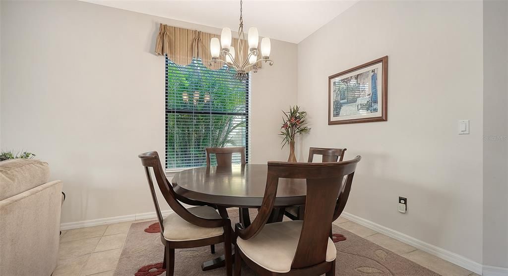 Activo con contrato: $369,900 (2 camas, 2 baños, 1600 Pies cuadrados)