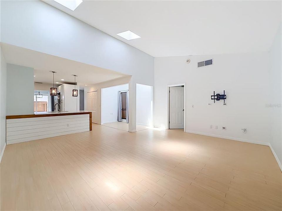 For Sale: $329,990 (3 beds, 2 baths, 1518 Square Feet)