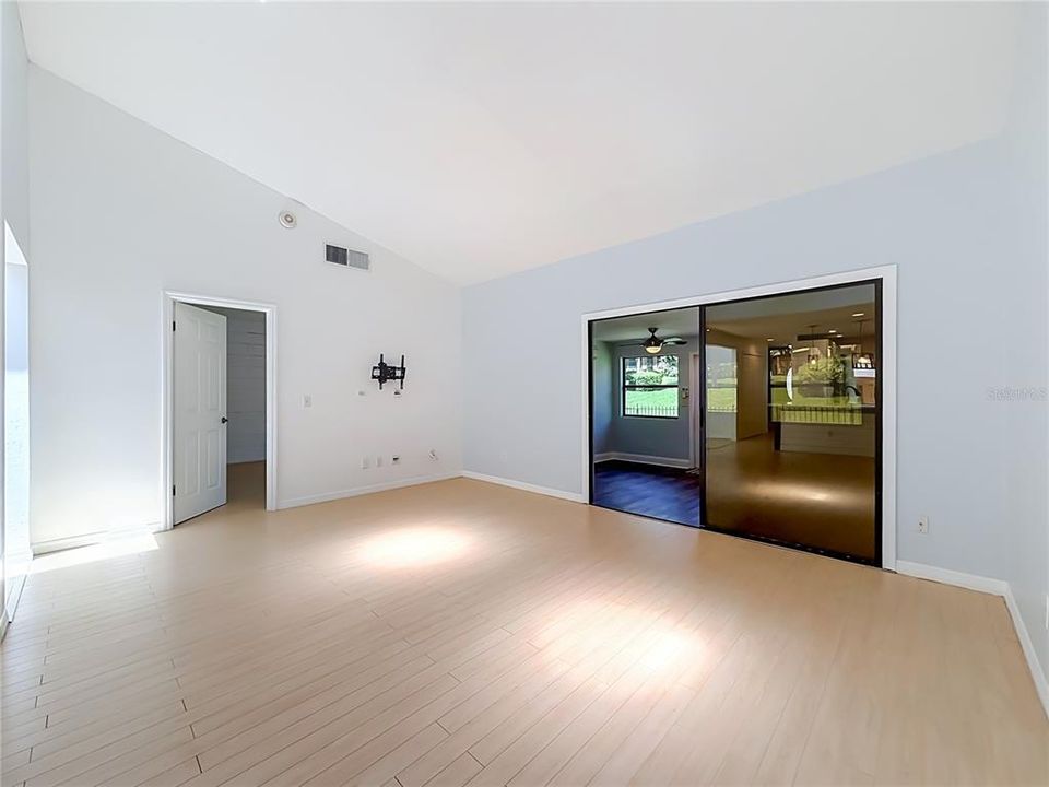 For Sale: $329,990 (3 beds, 2 baths, 1518 Square Feet)
