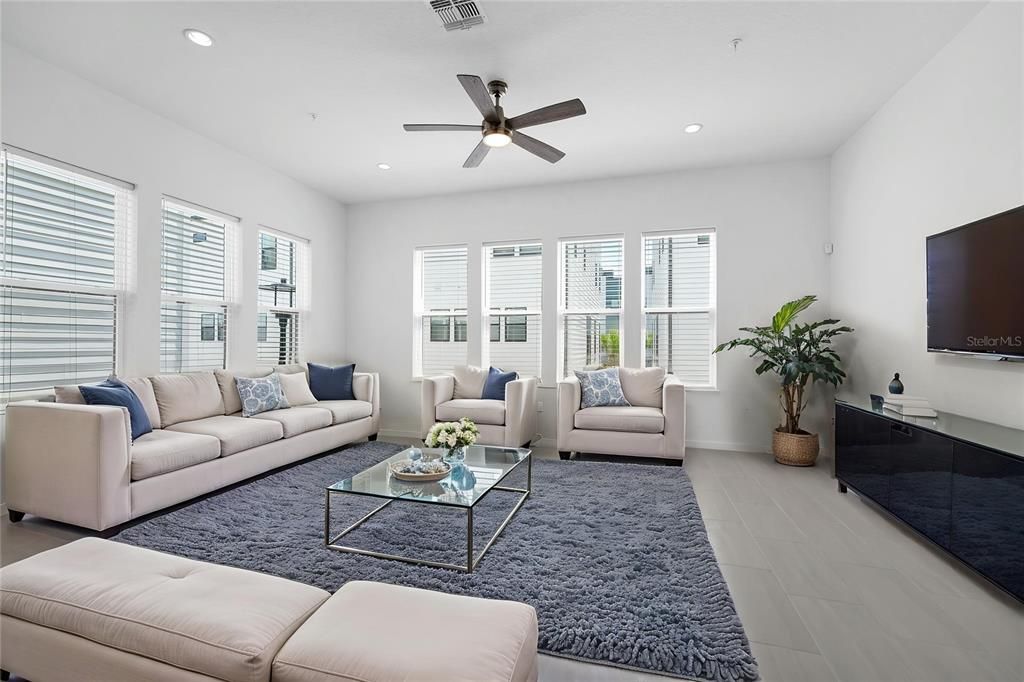 En Venta: $560,000 (3 camas, 3 baños, 1815 Pies cuadrados)