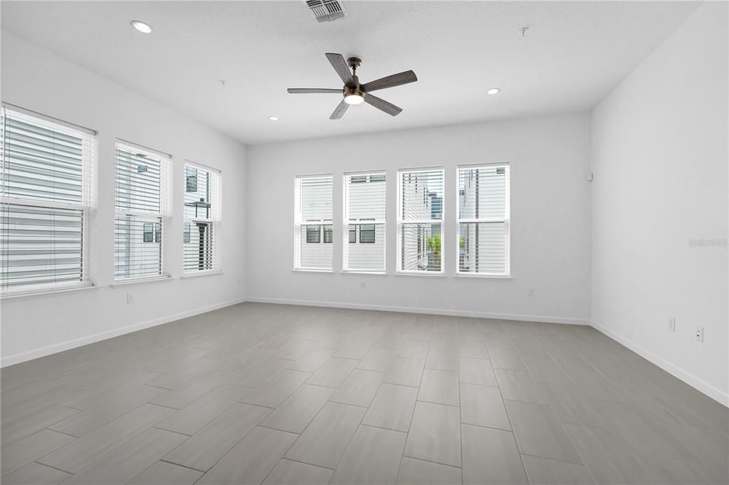 En Venta: $560,000 (3 camas, 3 baños, 1815 Pies cuadrados)