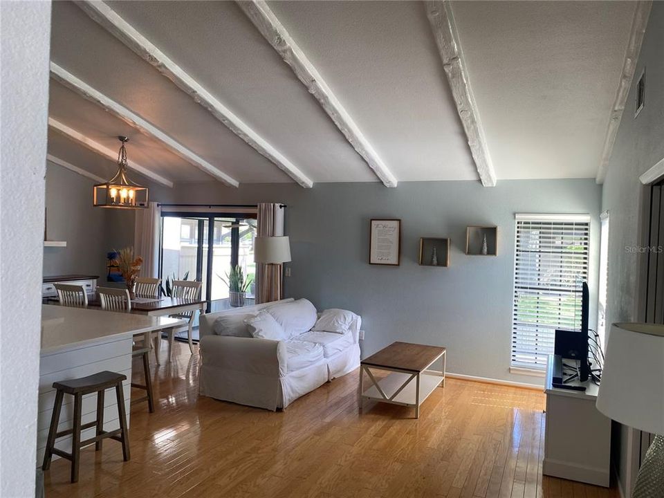 En Venta: $215,000 (2 camas, 2 baños, 1017 Pies cuadrados)