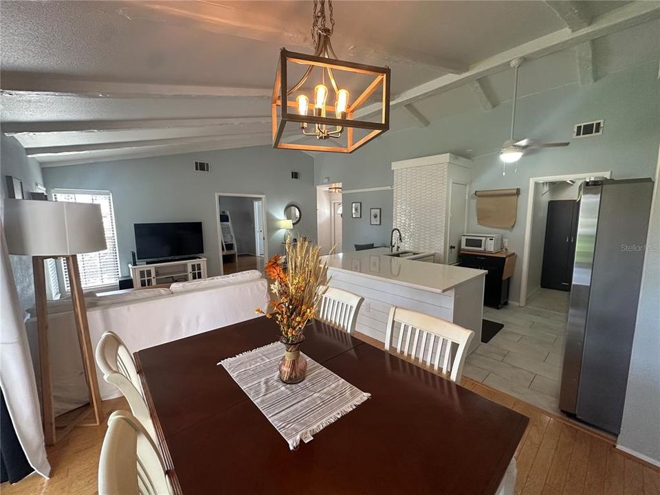 En Venta: $215,000 (2 camas, 2 baños, 1017 Pies cuadrados)