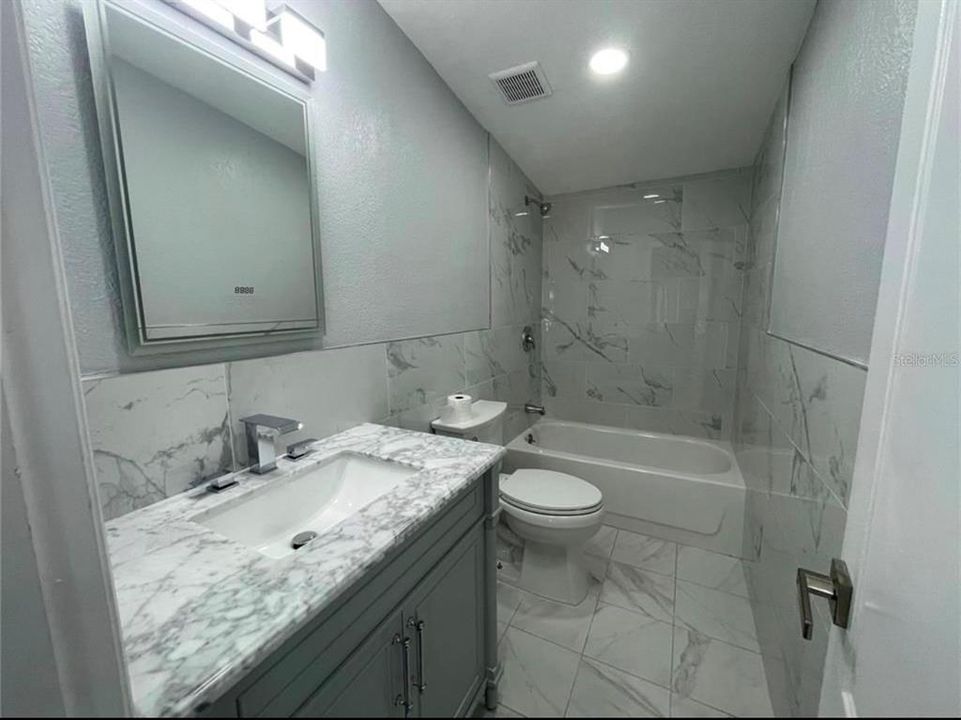 En Venta: $360,000 (4 camas, 2 baños, 1838 Pies cuadrados)