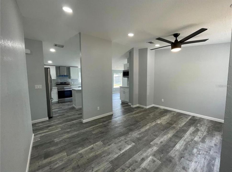 En Venta: $360,000 (4 camas, 2 baños, 1838 Pies cuadrados)