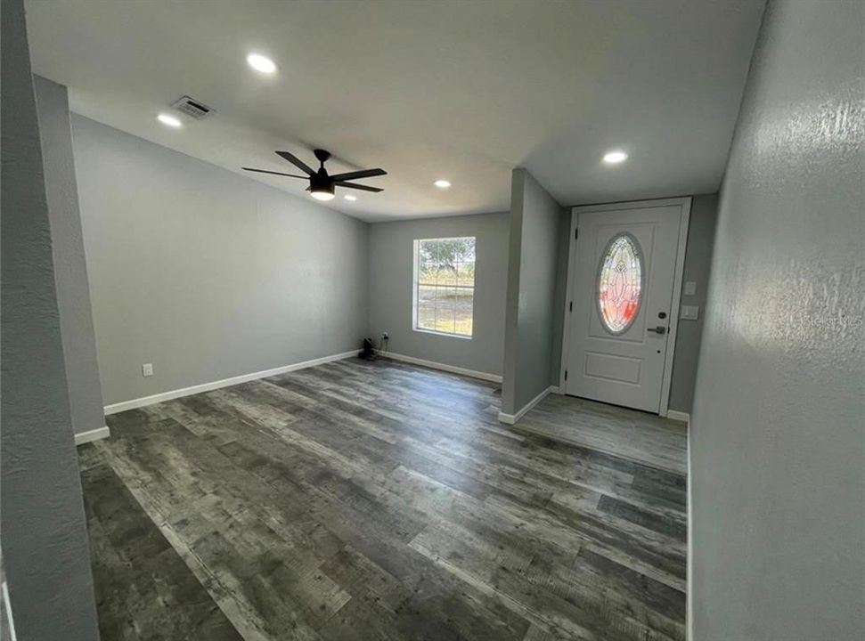En Venta: $360,000 (4 camas, 2 baños, 1838 Pies cuadrados)