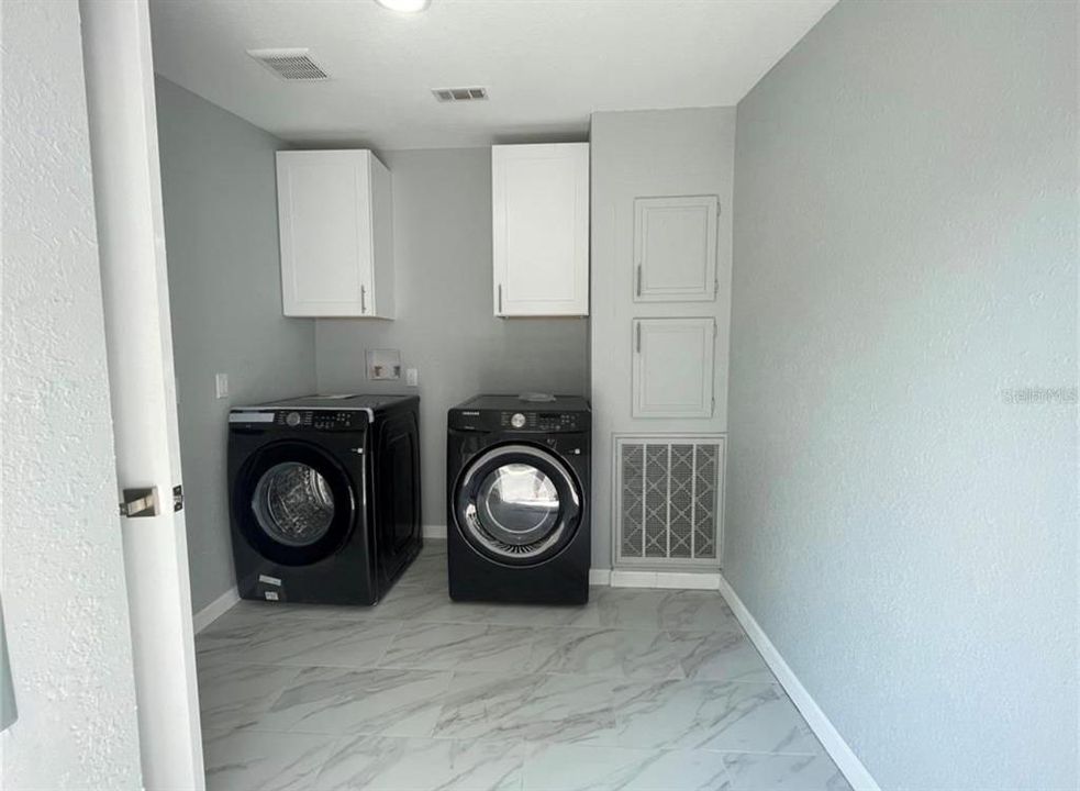 En Venta: $360,000 (4 camas, 2 baños, 1838 Pies cuadrados)