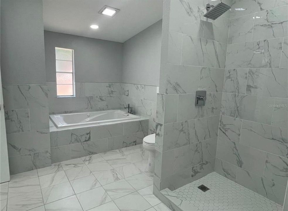 En Venta: $360,000 (4 camas, 2 baños, 1838 Pies cuadrados)