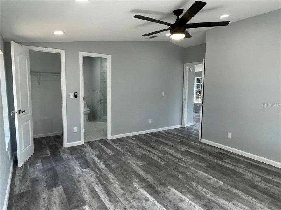 En Venta: $360,000 (4 camas, 2 baños, 1838 Pies cuadrados)