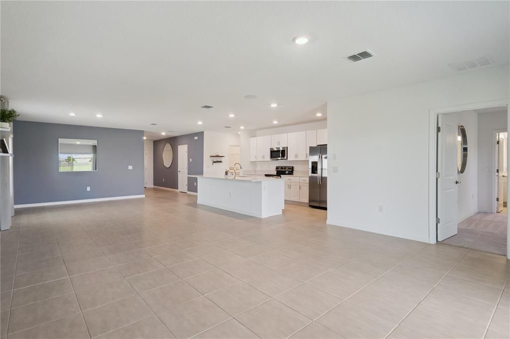For Sale: $379,990 (4 beds, 2 baths, 2532 Square Feet)