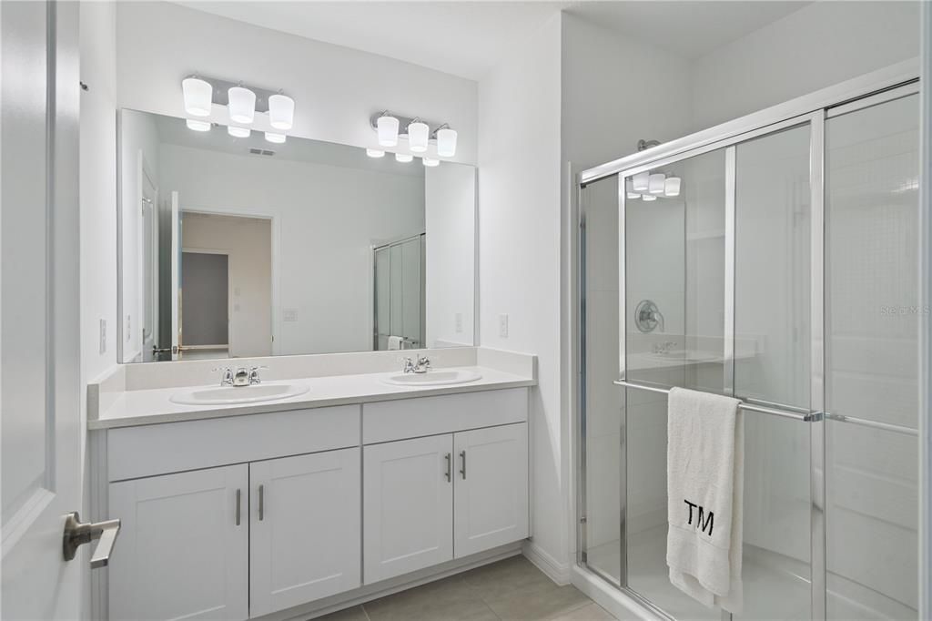 For Sale: $379,990 (4 beds, 2 baths, 2532 Square Feet)
