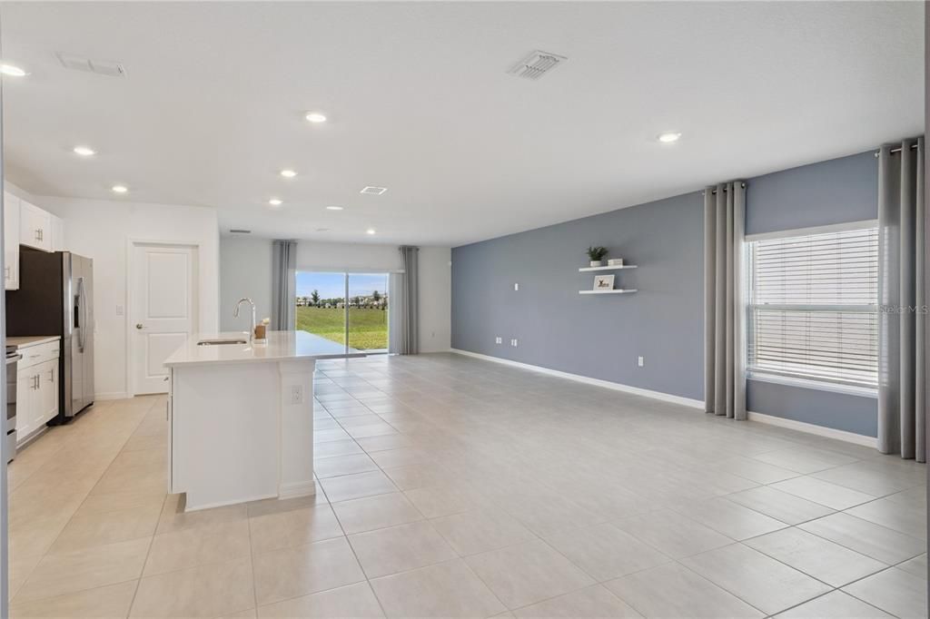 For Sale: $379,990 (4 beds, 2 baths, 2532 Square Feet)