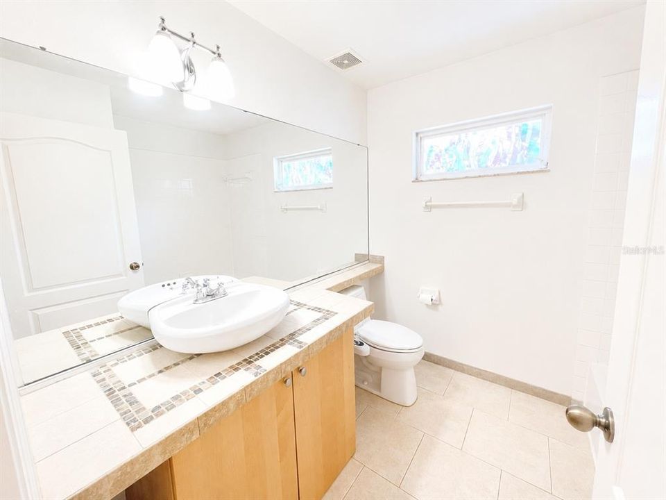 В аренду: $2,600 (4 спален, 2 ванн, 1685 Квадратных фут)