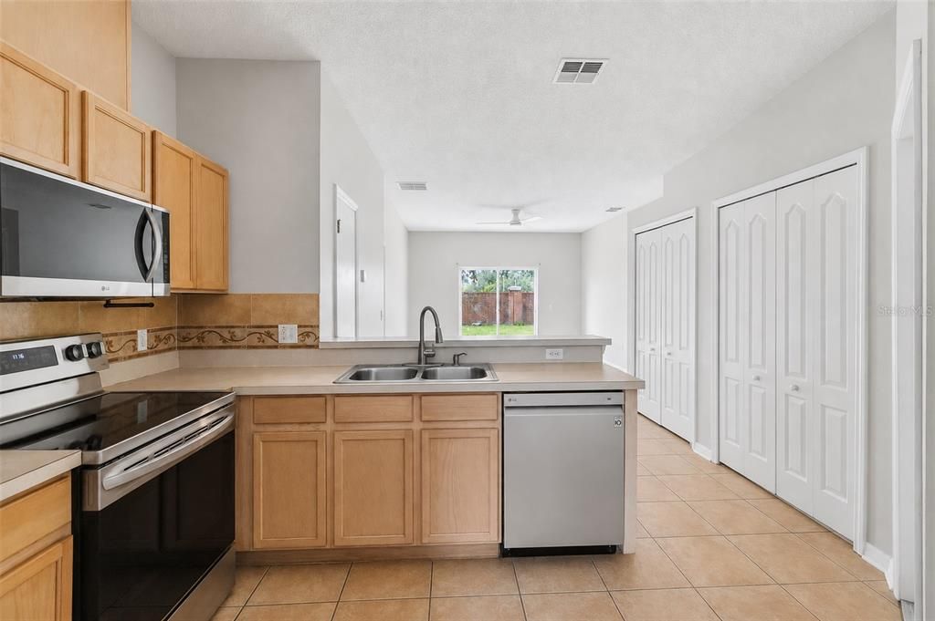 En Venta: $410,000 (3 camas, 2 baños, 1510 Pies cuadrados)