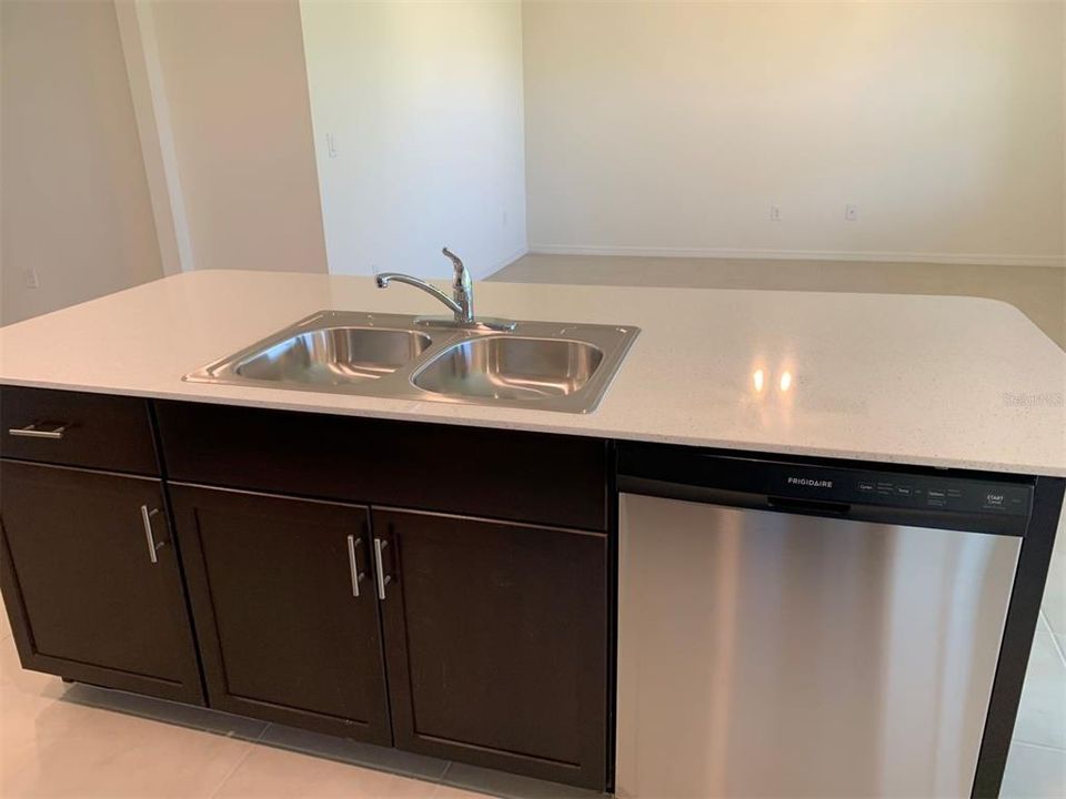 В аренду: $1,850 (3 спален, 2 ванн, 1690 Квадратных фут)