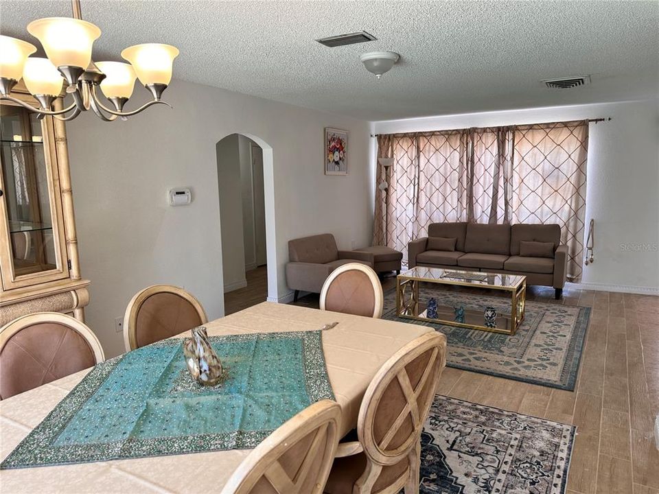 En Venta: $279,900 (3 camas, 2 baños, 1637 Pies cuadrados)