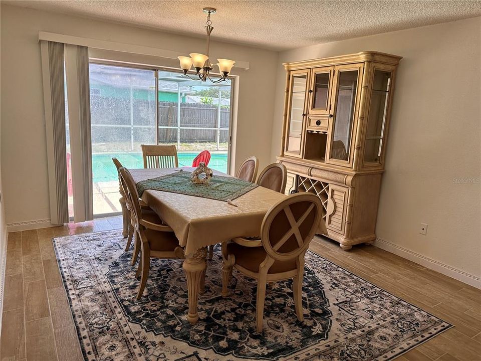 En Venta: $279,900 (3 camas, 2 baños, 1637 Pies cuadrados)