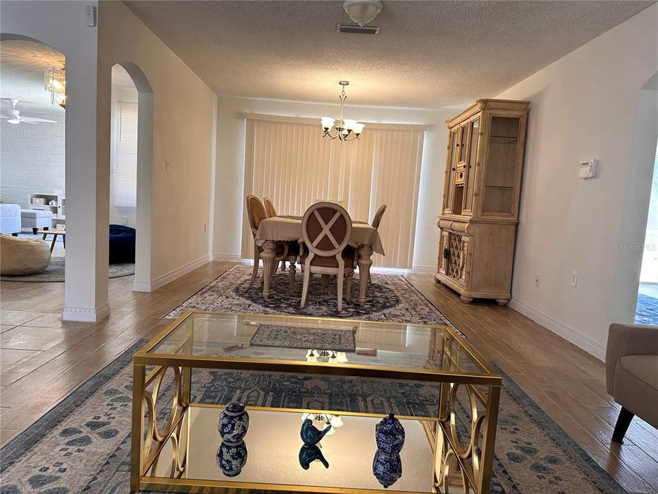 En Venta: $279,900 (3 camas, 2 baños, 1637 Pies cuadrados)