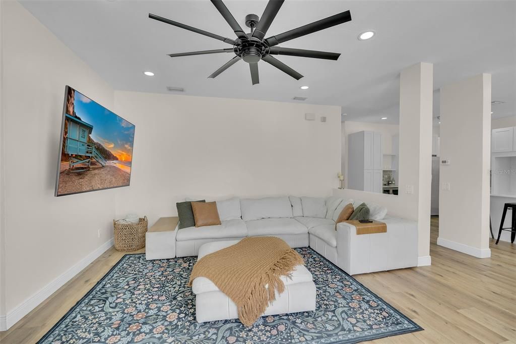 En Venta: $650,000 (4 camas, 2 baños, 2456 Pies cuadrados)