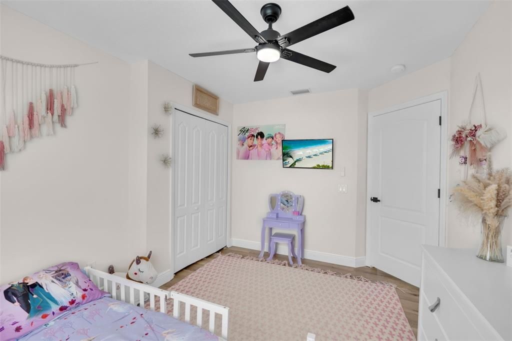 En Venta: $650,000 (4 camas, 2 baños, 2456 Pies cuadrados)