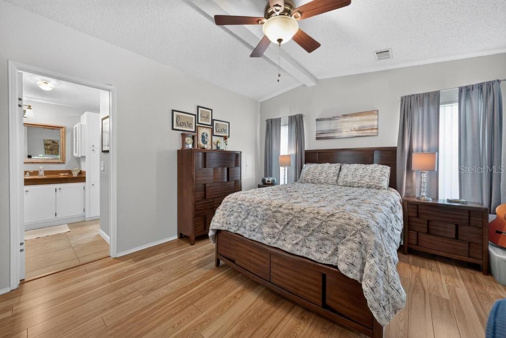 For Sale: $209,000 (2 beds, 2 baths, 1352 Square Feet)