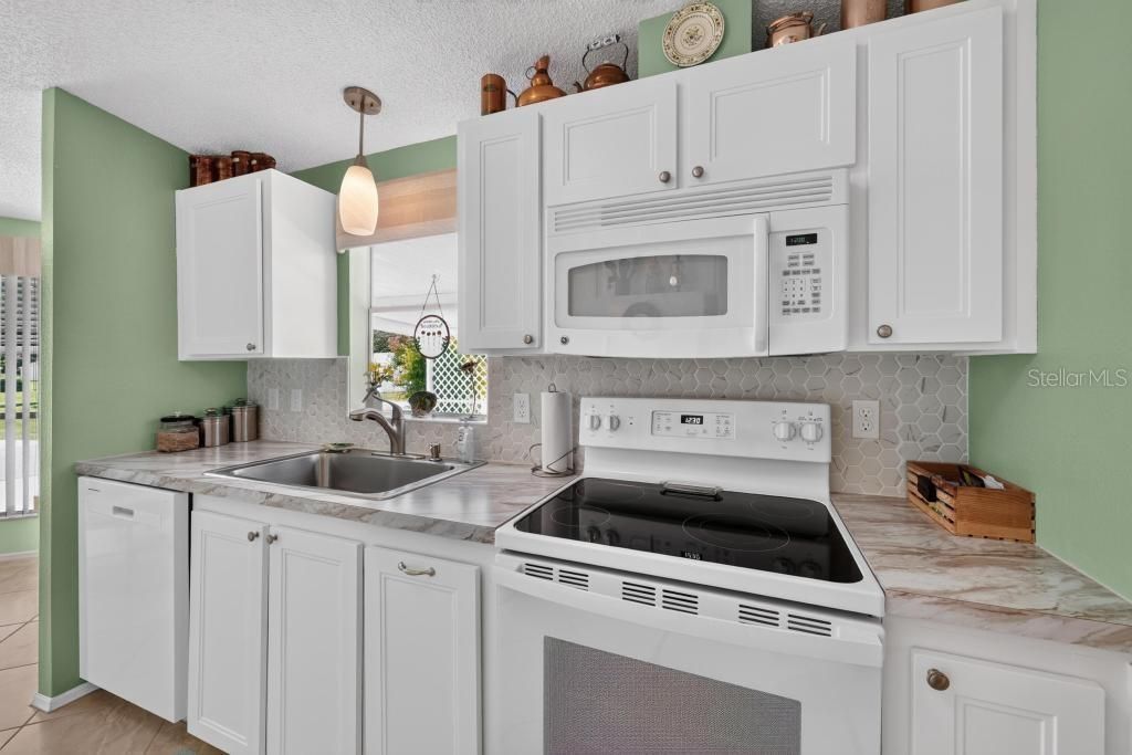 For Sale: $209,000 (2 beds, 2 baths, 1352 Square Feet)