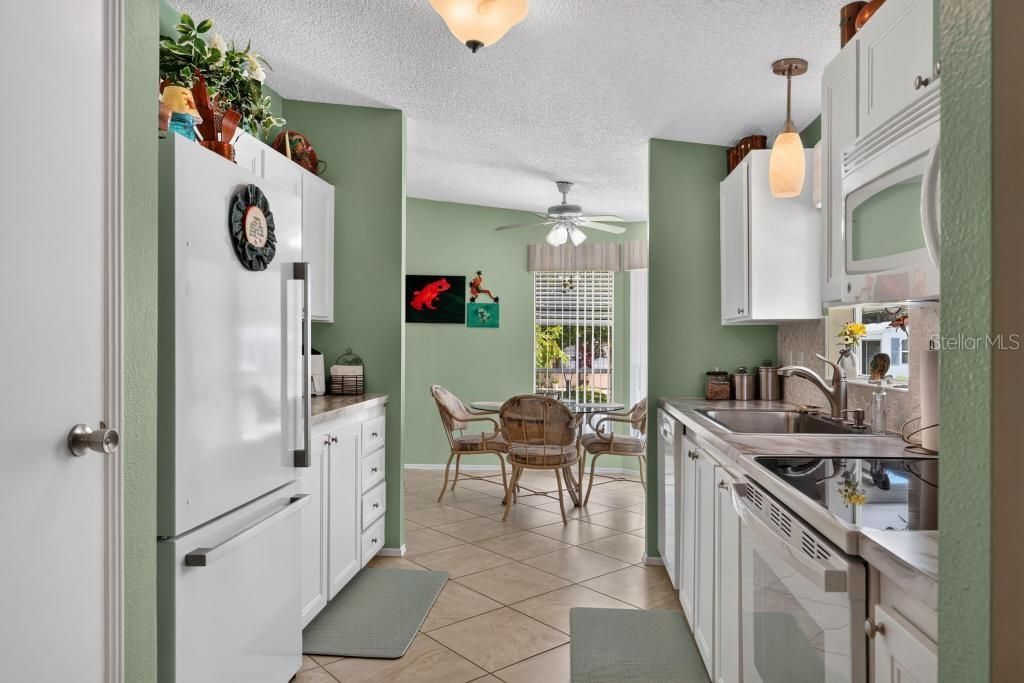 For Sale: $209,000 (2 beds, 2 baths, 1352 Square Feet)