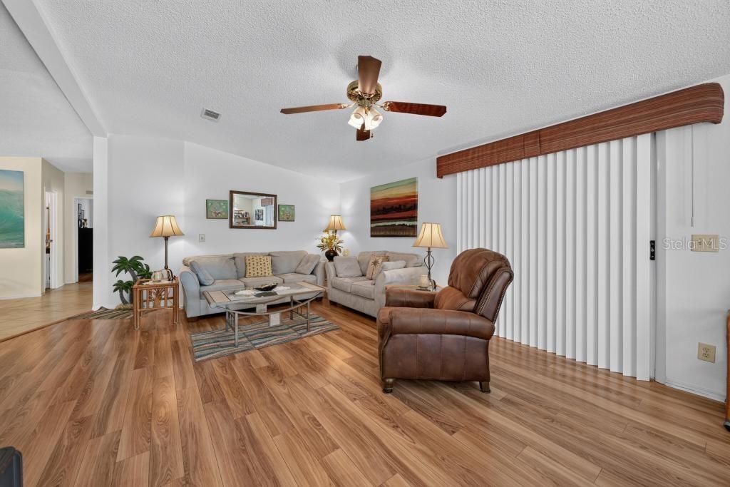 For Sale: $209,000 (2 beds, 2 baths, 1352 Square Feet)