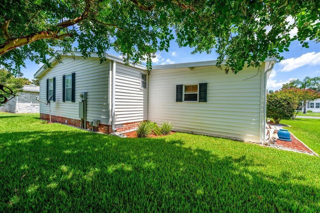 For Sale: $209,000 (2 beds, 2 baths, 1352 Square Feet)