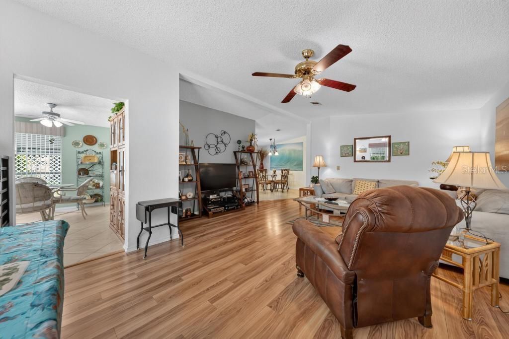 For Sale: $209,000 (2 beds, 2 baths, 1352 Square Feet)