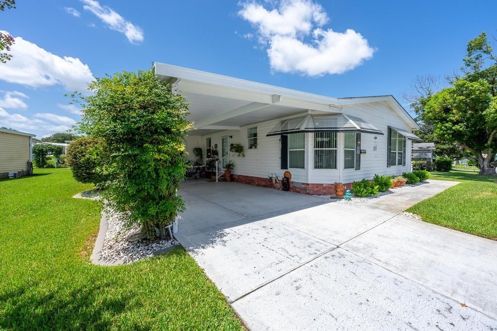 For Sale: $209,000 (2 beds, 2 baths, 1352 Square Feet)