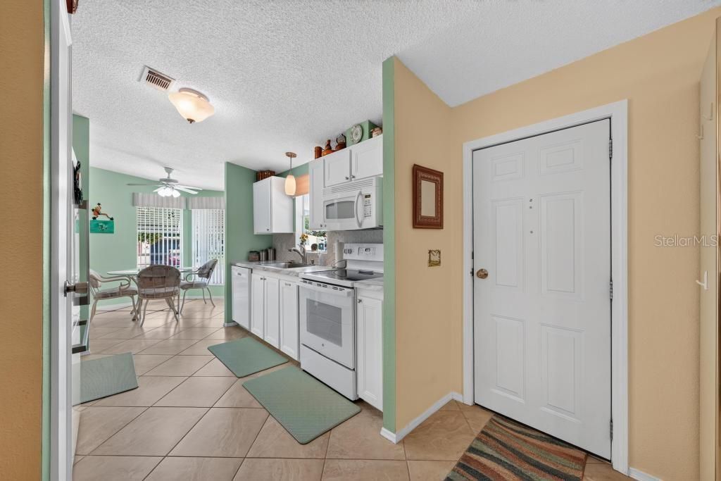 For Sale: $209,000 (2 beds, 2 baths, 1352 Square Feet)