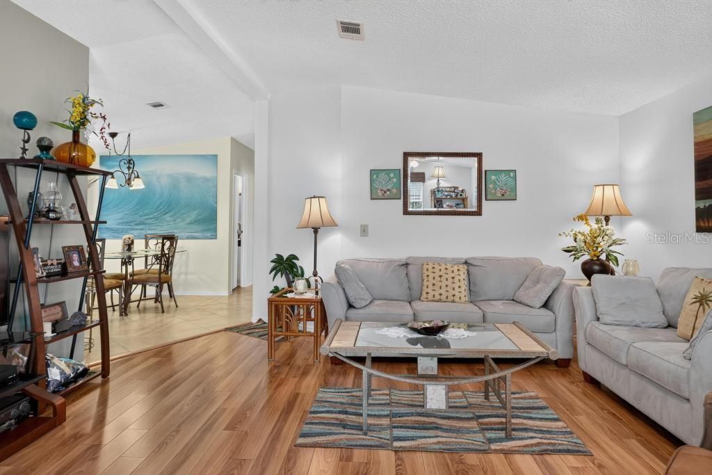 For Sale: $209,000 (2 beds, 2 baths, 1352 Square Feet)