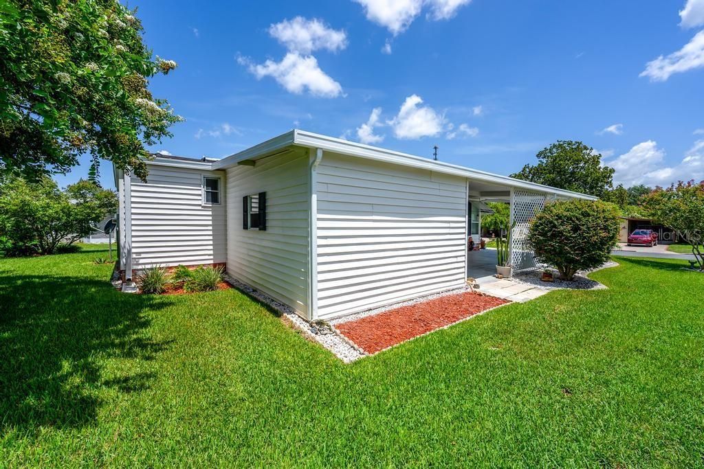 For Sale: $209,000 (2 beds, 2 baths, 1352 Square Feet)