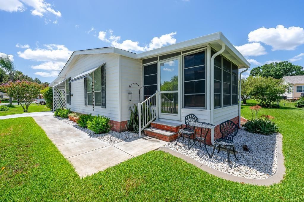 For Sale: $209,000 (2 beds, 2 baths, 1352 Square Feet)