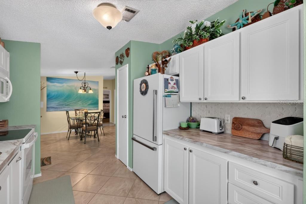 For Sale: $209,000 (2 beds, 2 baths, 1352 Square Feet)