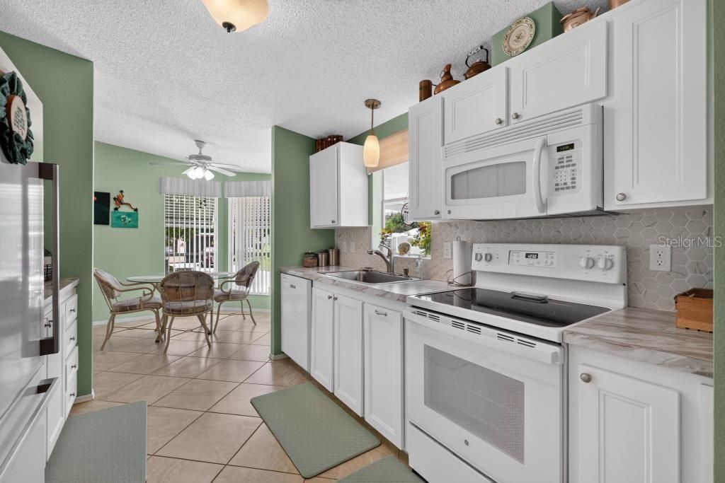 For Sale: $209,000 (2 beds, 2 baths, 1352 Square Feet)