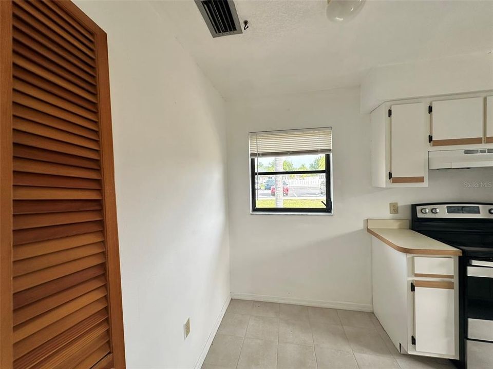 For Rent: $1,250 (2 beds, 2 baths, 937 Square Feet)